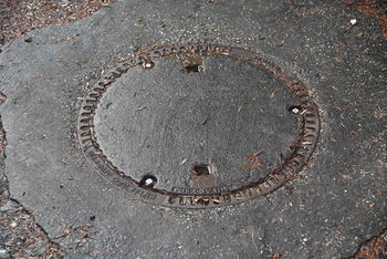 Schachtdeckel von Alte Haase Schacht Brahm in 2016. Vielen Dank an Jens Hollender.