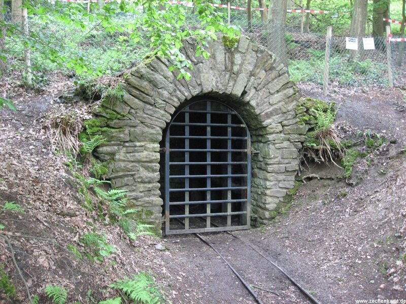 Datei:Nachkriegsstollen 1005080131.JPG