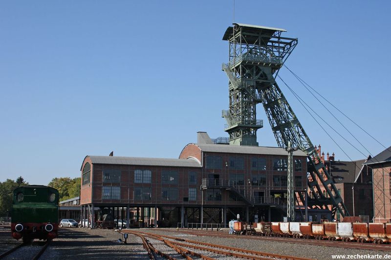 Datei:Zollern 2 Foerdergeruest und Schachthalle 1.JPG