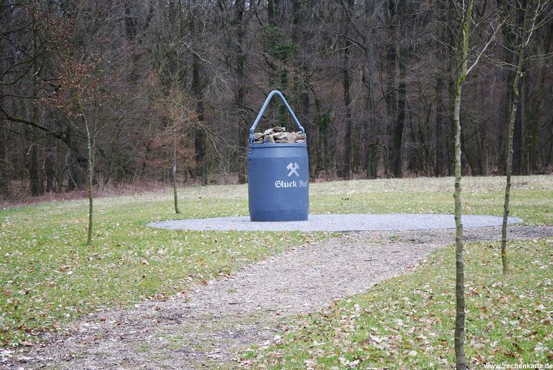 Datei:Koenigsborn 6-Schachtabdeckung 1.jpg