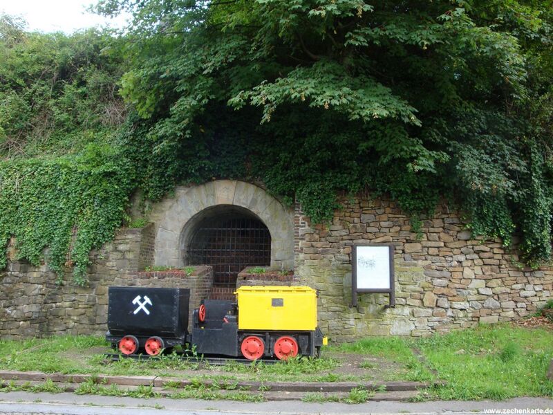 Datei:Friedlicher Nachbar Stollenmundloch 2010 1.JPG