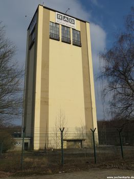 Förderturm von Auguste Victoria Schacht 6 in 2013 (mittlerweile abgerissen)