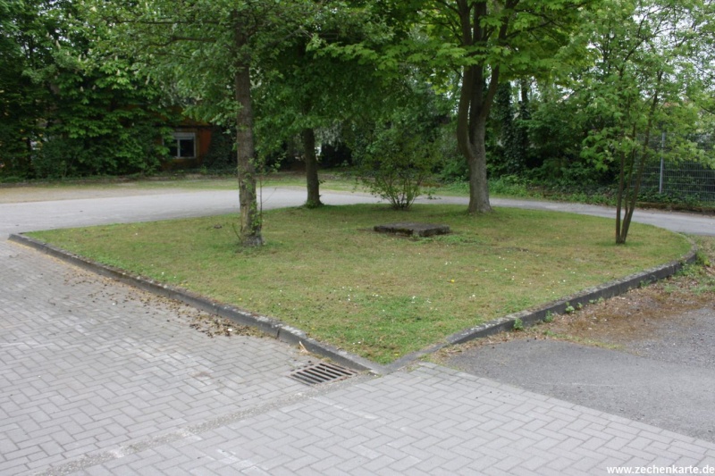 Datei:Zeche Holstein Schacht 1 Schachtabdeckung.JPG