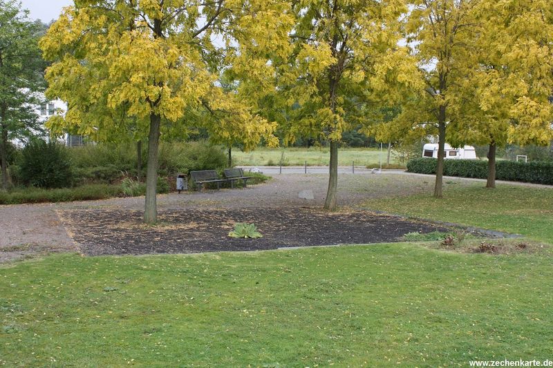 Datei:Koenigsborn 2 Schachtabdeckung 2.JPG